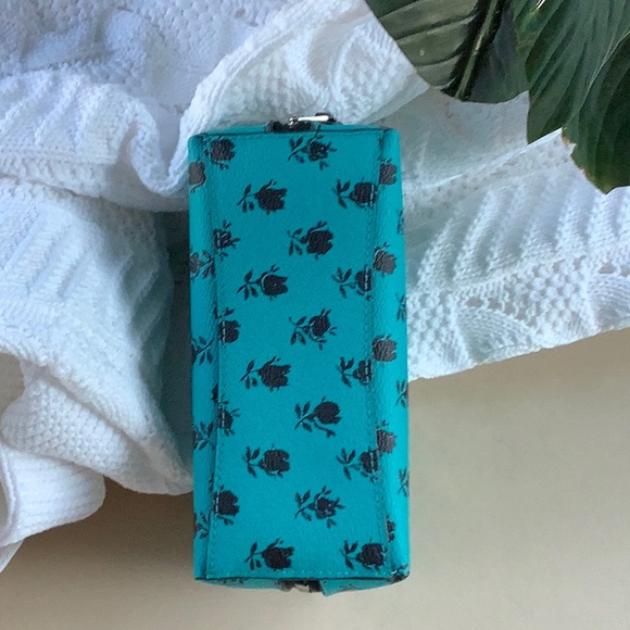 NWT Coach Cosmetic Case - Picture 2 of 5